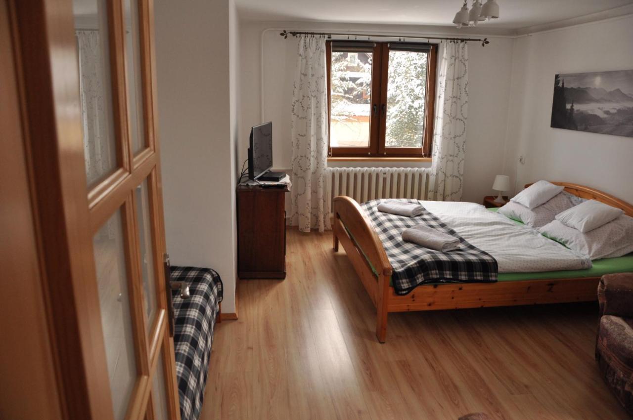 Pod Limba Apartment ยูร์กุฟ ภายนอก รูปภาพ