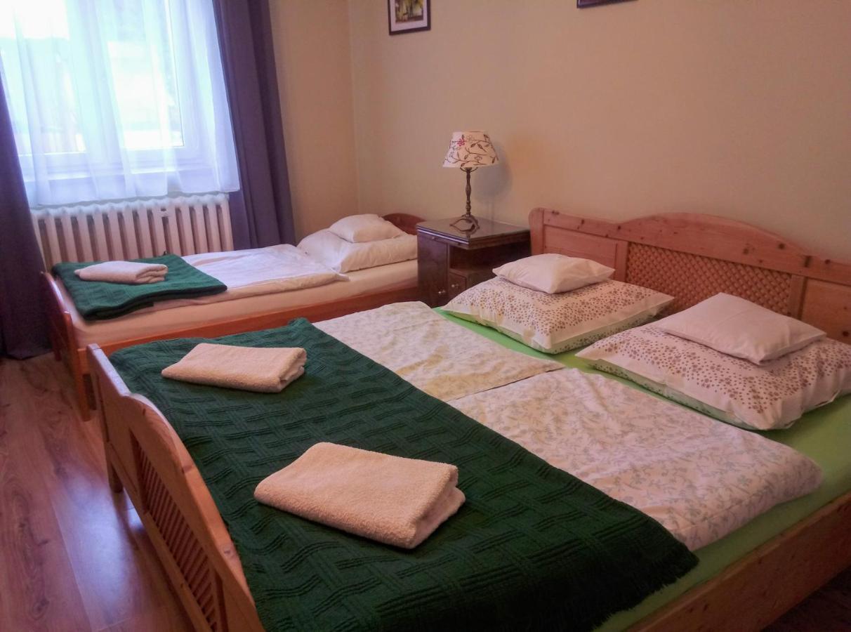 Pod Limba Apartment ยูร์กุฟ ภายนอก รูปภาพ